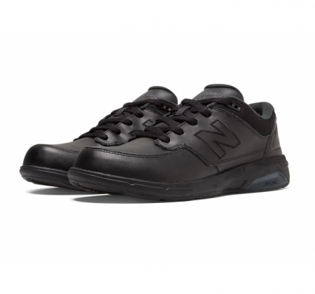 New Balance men's 813 leather black lace-up sneaker